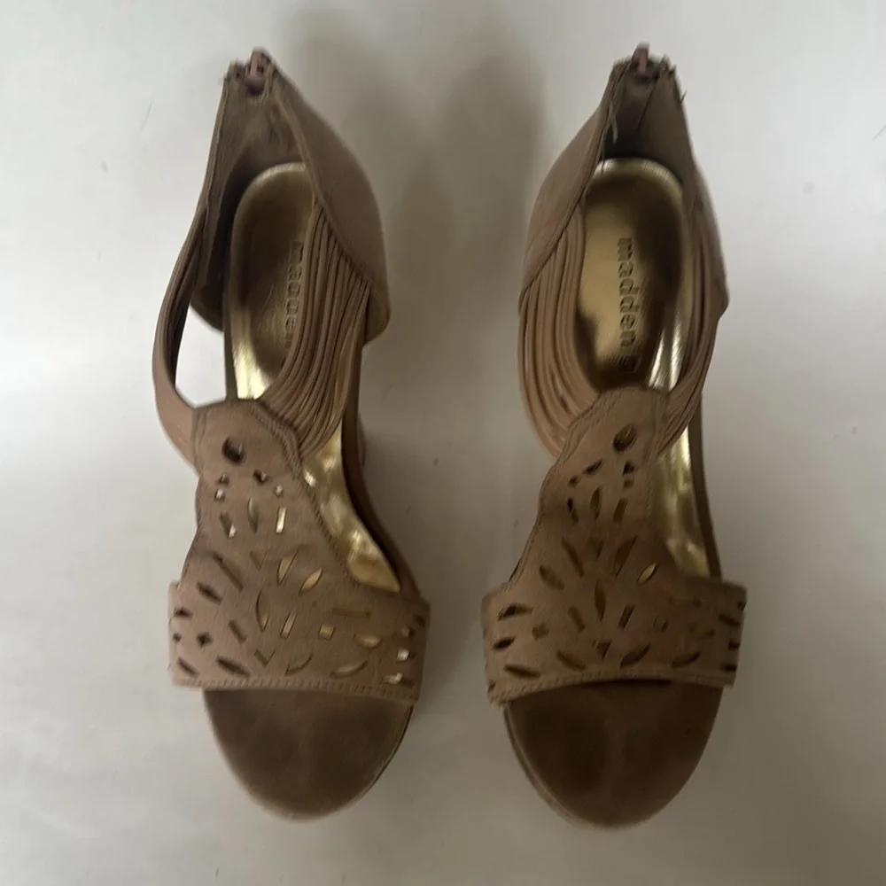 MADDEN GIRL Taupe Faux Suede 5.35” Platform Wedges Pierced T Strap Zip Heel 7